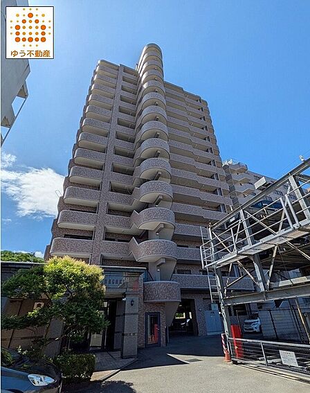 SRC造14階建て 松山中心地に位置し、近隣に利便施設も充実しています