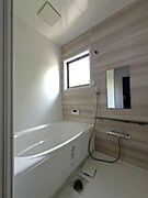 明るい浴室は、一日の疲れをゆったりと癒してくれる空間♪心も体もリフレッシュできます♪