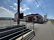 ガスト伊予松前店 305m