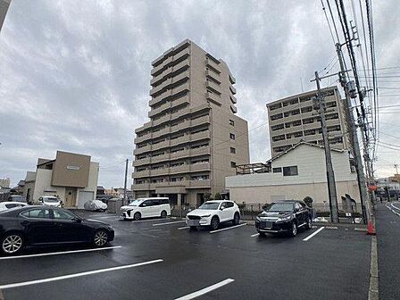 バス停まで徒歩約2分♪総合病院である県病院近くのマンションです♪