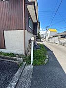 バス停まで徒歩約3分です♪中心地方面にも行く路線なので、通勤や通学にも便利ですね♪