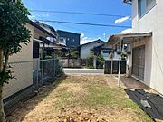 敷地面積約33坪♪前面道路は南側で幅員約7ｍあり、車の通行や駐車もしやすいのが魅力です♪