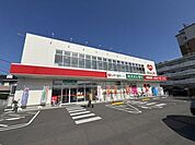くすりのレデイ土居田店 821m