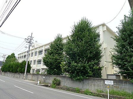 松山市立雄郡小学校 756m