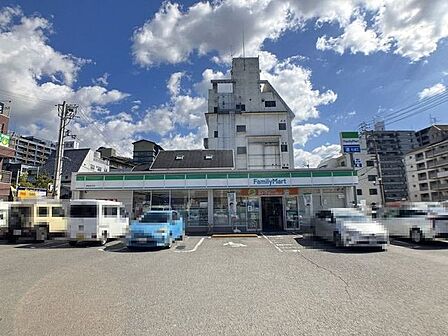 ファミリーマート道後湯之町店 937m