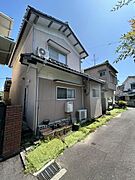 近隣は閑静な住宅地です♪小学校や公園が近いので、子育て世代にも嬉しい立地です♪