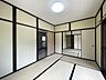 室内：2階にある約6帖の和室です♪