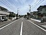 外観：前面が2車線道路に面しているため、向かいの建物との距離があり開放感があります♪遮るものが少なく、お部屋の中に心地よい陽光と風が届きます。