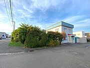 南西・南東向きの角地！約83坪の広々とした土地です。建物解体後、更地渡しの条件付！