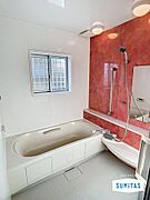 1818サイズの広々としたバスルームを是非現地で体感してください。