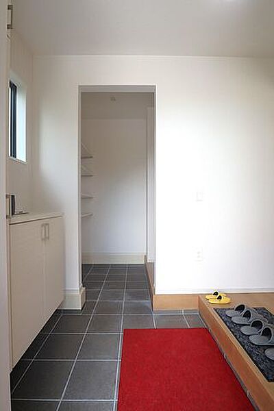 玄関を拡大表示