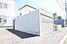 駐車場：愛車を守るシャッター付き大型ガレージ。複数台駐車も可能なゆとりの広さです。