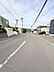 その他：【前面道路】前面道路は幅員にゆとりがあり見通しも良好！お車の出し入れやすれ違いもスムーズ