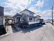 現地外観です。落ち着いた住環境でゆったりとお過ごしいただけます