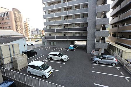 線路を越えるとすぐにイオン高城店があります♪
