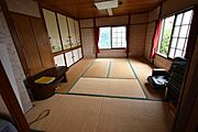 広い和室には大きな収納も備えており、お布団のほか衣替えの際などにも便利そうです。