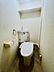 トイレ：【トイレ】シンプルで使いやすい独立型のトイレスペース。