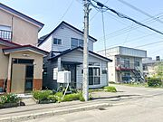 【現地写真】利便性の高い市街地近くでありながら、閑静な住宅街の角地です。