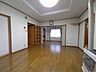 リビング/ダイニング：【1Fリビング】写真はCG加工済。隣接するお部屋の仕切りを開放すれば、一続きの大空間として活用可能。
