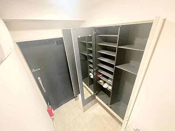 収納たっぷり玄...