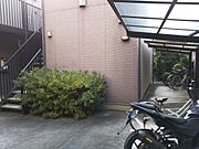 敷地内に屋根付きバイク・自転車駐輪場を完備