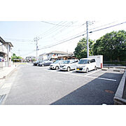 歩道も整備された敷地