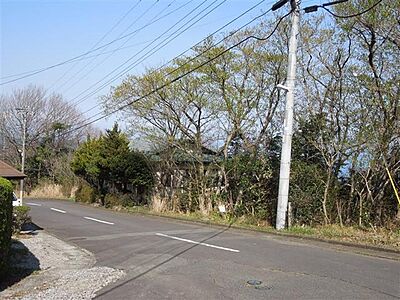 外観：分譲地のメイン道路に面した土地です