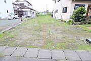 周辺は閑静な住宅街。150号線までのアクセスも良好（南側道路より撮影）