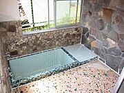 高温度の温泉入浴を楽しめます