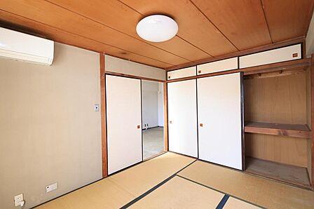 リビングの隣の和室も陽当たり良好