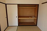 押入