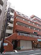 店舗外観です。ビル上層部は賃貸アパートとなっています。レンガ風のおしゃれな外観です。