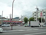 昭和通り沿い。ファミリーマート静岡二番町店まで徒歩200ｍ