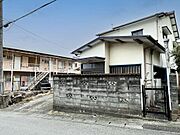 前面道路からほぼフラットにつながる地形