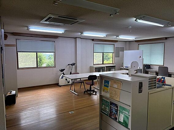 広々とした事務...