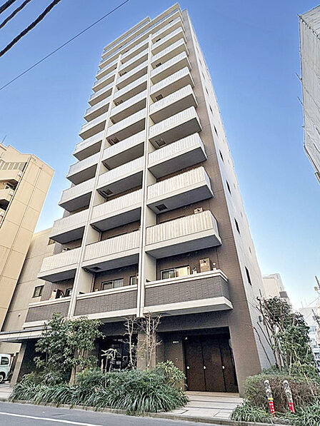 複数路線利用可と交通至便な立地。3階部分、北・東向きの角住戸。