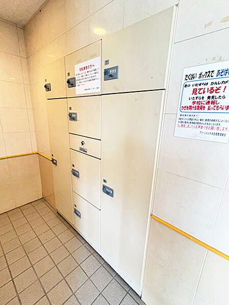 共用部には不在時にも荷物の受け取りが可能な宅配ボックスを設置。