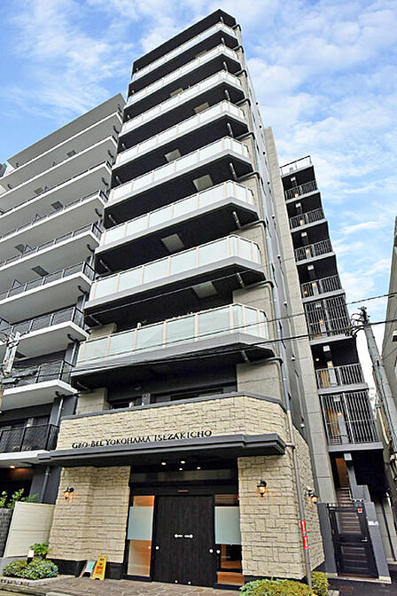 総戸数27戸。全長約1.2kmの商店街「イセザキ・モール」の通り沿いに立地されています。