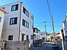 外観：鉄筋コンクリート造の3階建　松下電工ホームエレベーター付き　複数沿線利用可能な立地