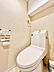 トイレ：2016年2月にウォシュレット付きトイレに新規交換済み　ペーパー収納に便利な吊戸棚付きです