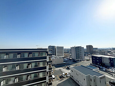 東向きのため毎日朝日が差し込みます。気持ちのいい朝を迎えられますね