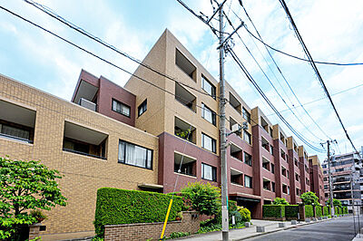 外観：住環境と利便性を兼ね備えたマンション。ぜひ一度ご内覧ください。