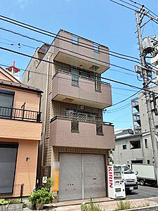 外観:1999年6月築、鉄骨4階建、土地面積173.90?、建物面積231.11?(店舗部分含む) 外観:1999年6月築、鉄骨4階建、土地面積173.90?、建物面積231.11?(店舗部分含む)