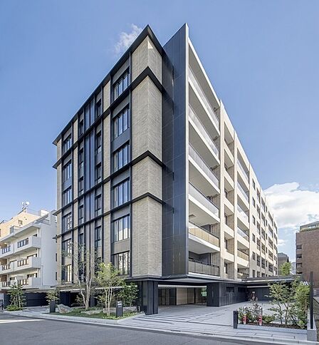 三菱地所レジデンス分譲「ザ・パークハウス」シリーズ。地上8階建、総戸数48戸のRC造マンションです。【現地外観】