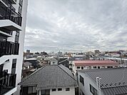 約6.0帖の洋室に面するバルコニー。東京スカイツリーが望めます（天候による）。