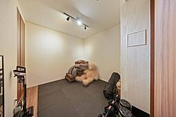 ※販売対象に家具・調度品は含まれません。約5.3帖の洋室。全居室フローリング仕様＆収納付きの、使い勝手の良い間取りです。