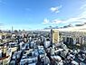 周辺：天気の良い日は気持ちのよい青空が楽しめそうです。ぜひ現地で実際の陽当り状況や眺望をお確かめください。【住戸からの眺望】