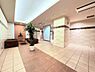 その他：ゴミ出しは24時間可能です。収集時間を気にせず都合に合わせて利用ができる、便利な共用設備です。【ロビー】