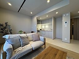 海外の暮らしをイメージした上品な空間が広がっています。※家具・調度品等は販売価格に含まれません。