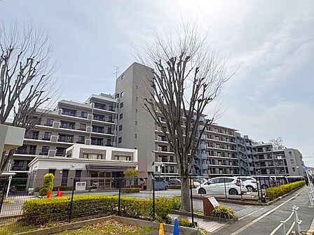 1999年12月築 / 総戸数114戸の8階建てマンション西武池袋線「清瀬」駅徒歩20分の立地